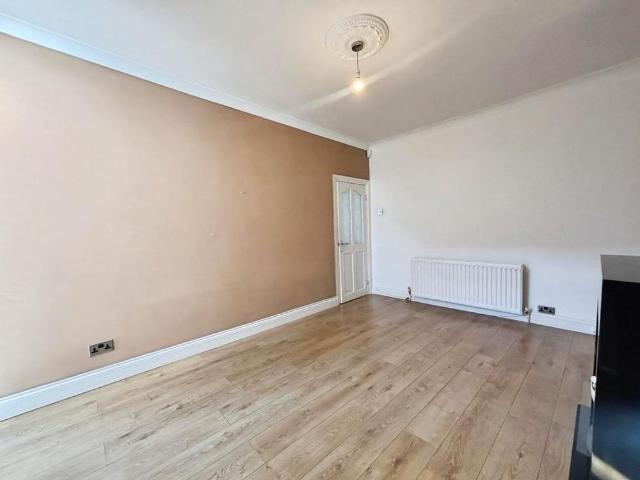 2 bedroom ground floor flat to rent