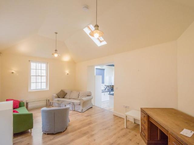 2 bedroom ground floor flat to rent