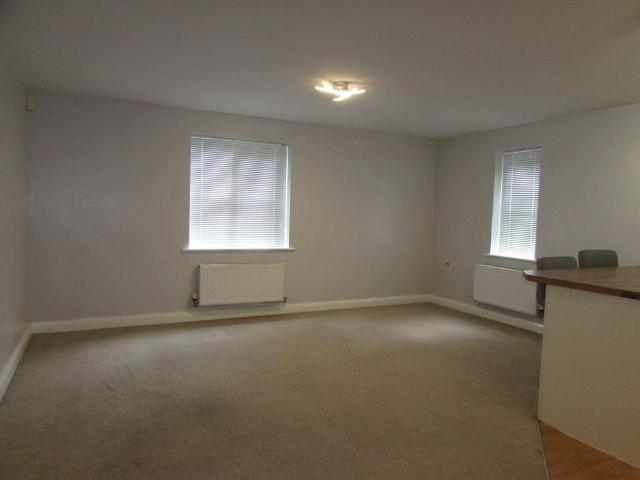 2 bedroom ground floor flat to rent