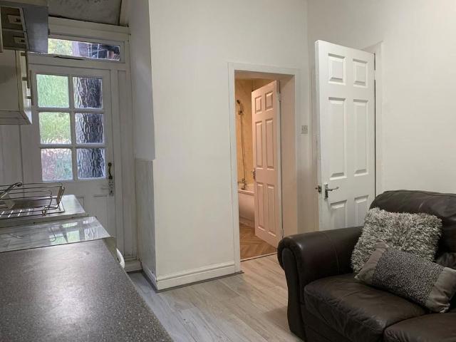 2 bedroom ground floor flat to rent