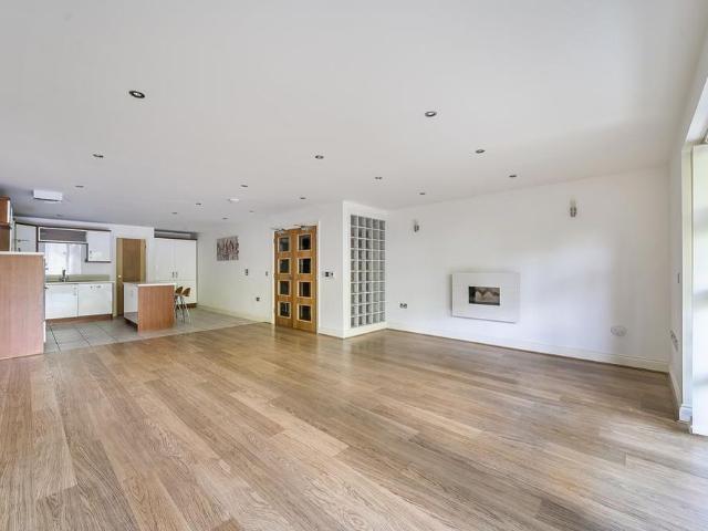 2 bedroom ground floor flat to rent