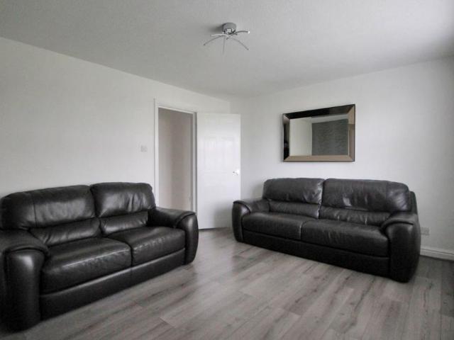 2 bedroom ground floor flat to rent