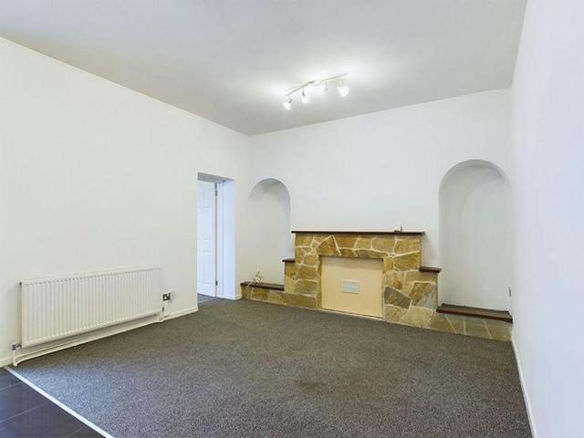 2 bedroom ground floor flat to rent