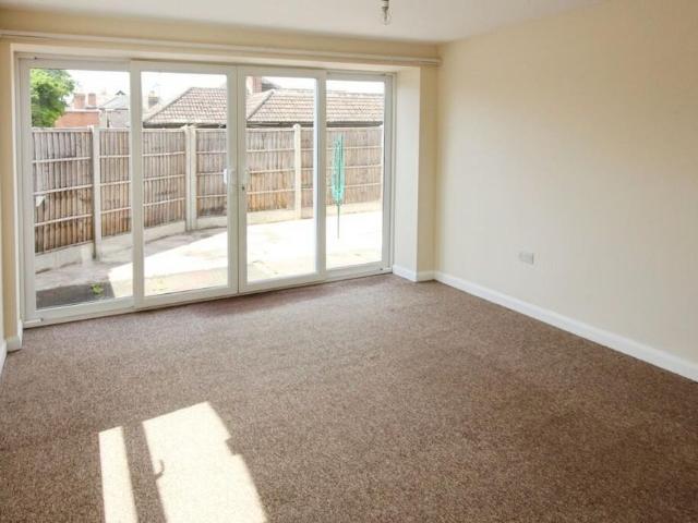 2 bedroom ground floor flat to rent