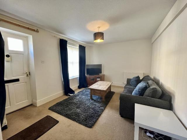 2 bedroom ground floor flat to rent