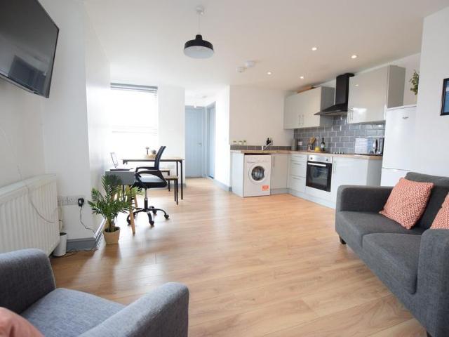 2 bedroom ground floor flat to rent