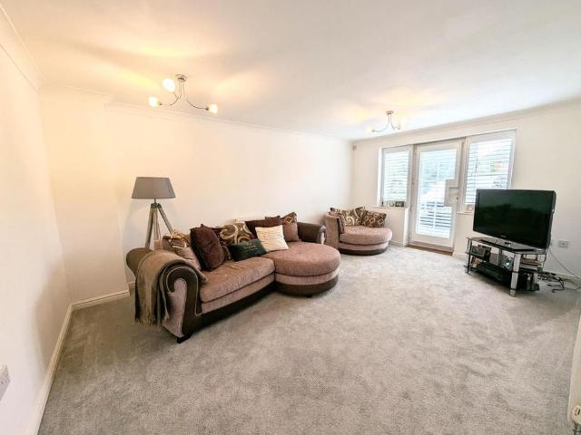 2 bedroom ground floor flat to rent