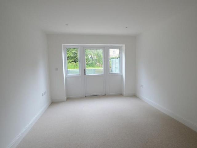 2 bedroom ground floor flat to rent