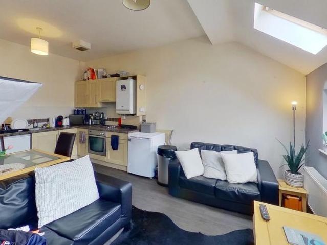 2 bedroom ground floor flat to rent