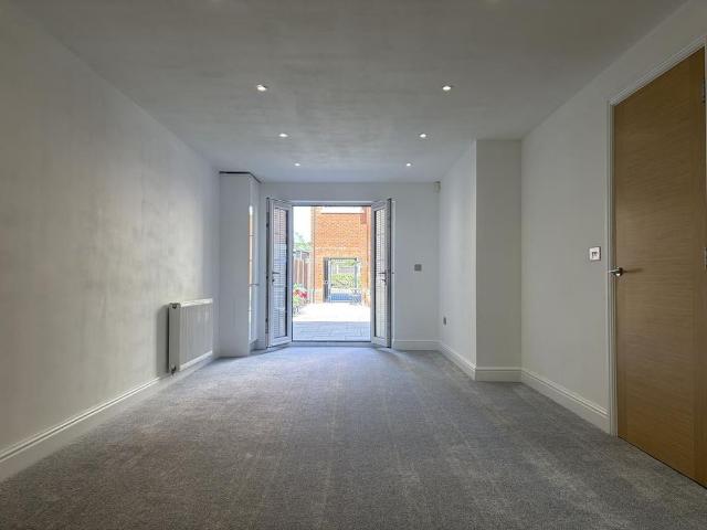 2 bedroom ground floor flat to rent