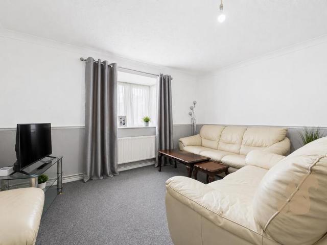 2 bedroom ground floor flat to rent