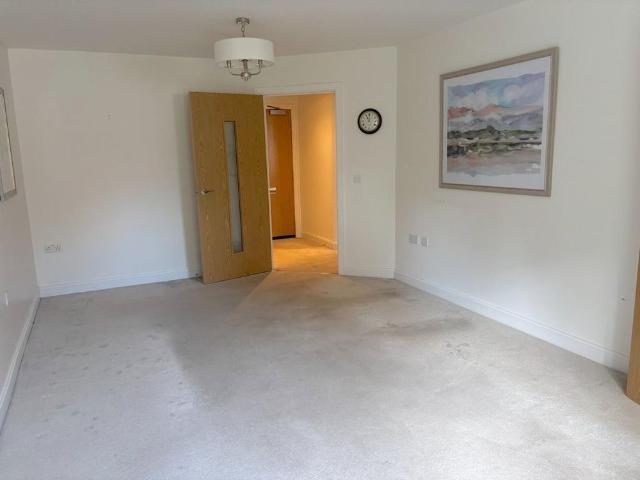 2 bedroom ground floor flat to rent