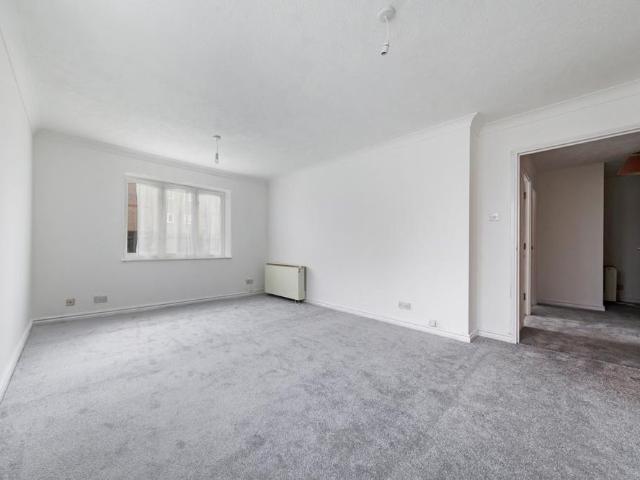 2 bedroom ground floor flat to rent