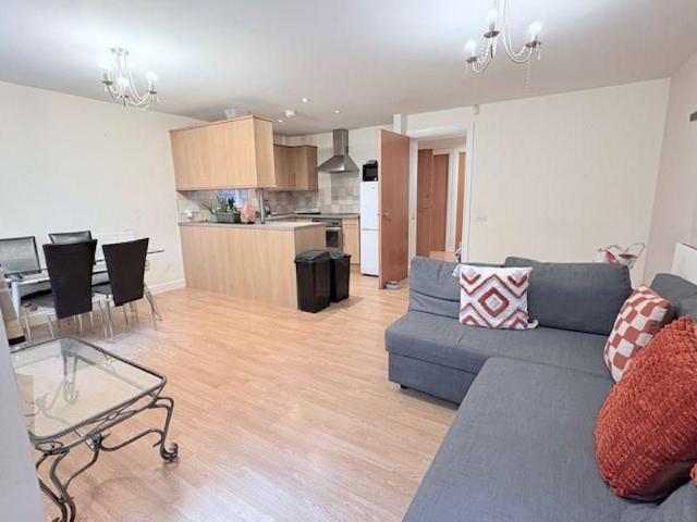 2 bedroom ground floor flat to rent