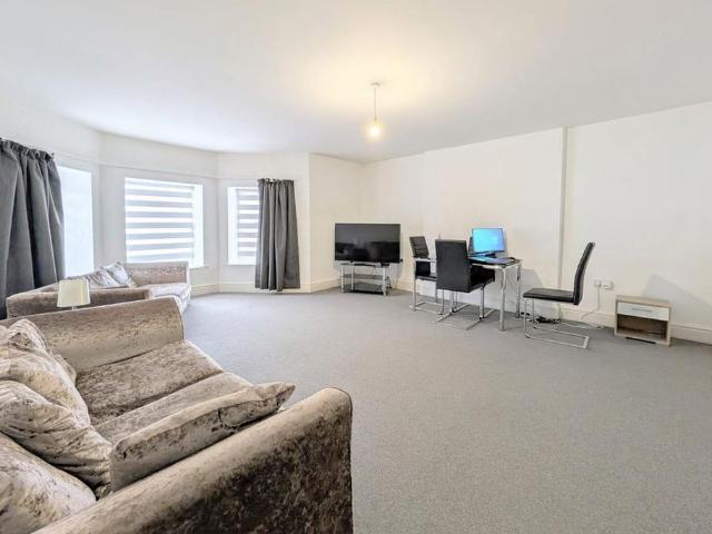 2 bedroom ground floor flat to rent