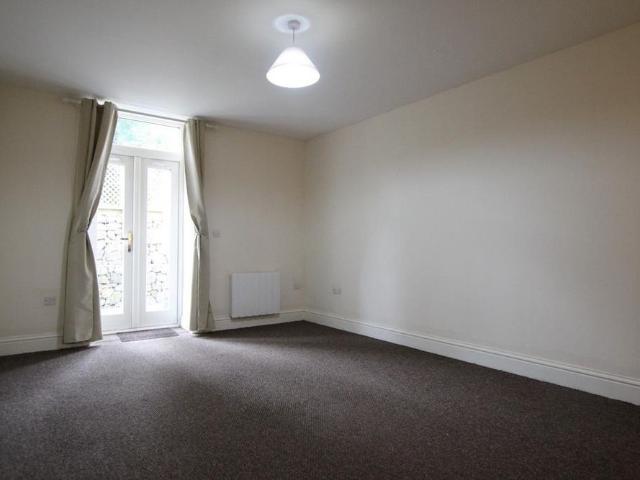 2 bedroom ground floor flat to rent