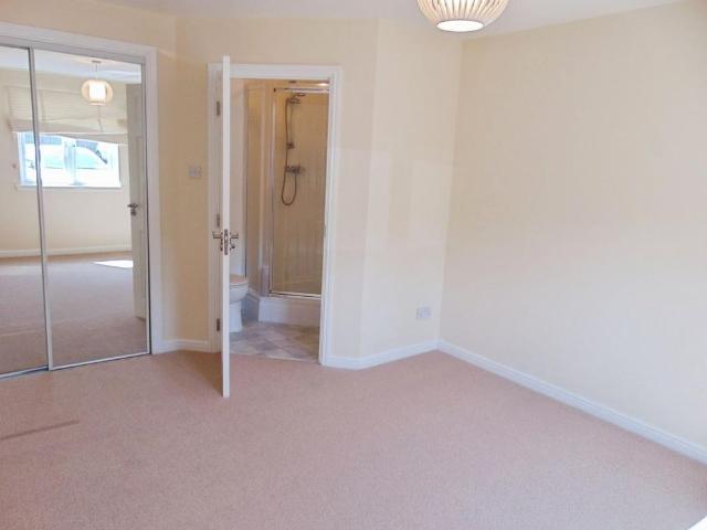 2 bedroom ground floor flat to rent