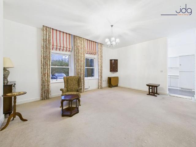 2 bedroom ground floor flat to rent