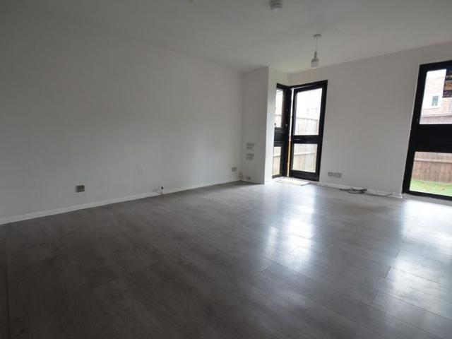 2 bedroom Ground floor flat to rent