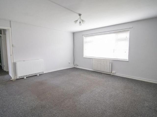 2 bedroom ground floor flat to rent