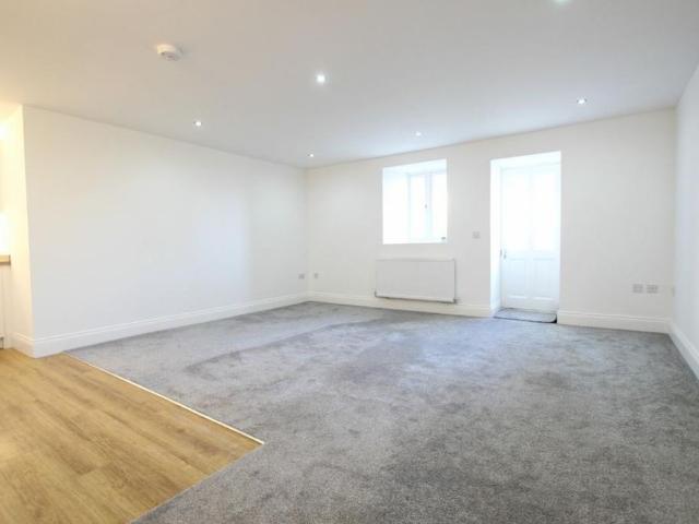 2 bedroom ground floor flat to rent