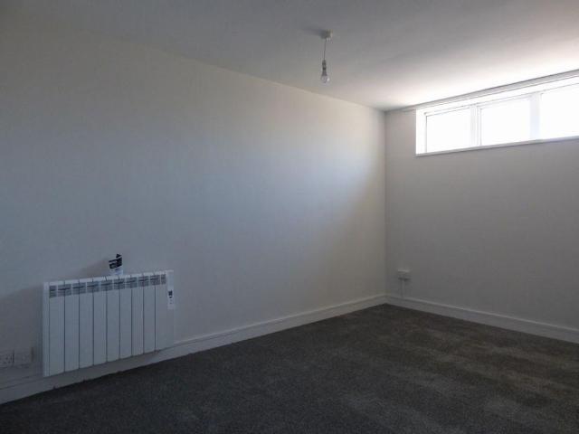 2 bedroom ground floor flat to rent