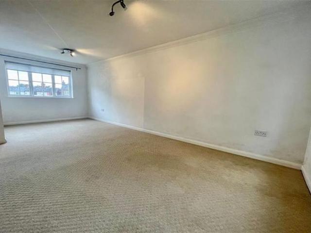 2 bedroom ground floor flat to rent