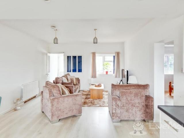 2 bedroom ground floor flat to rent