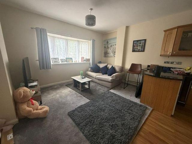 2 bedroom ground floor flat to rent