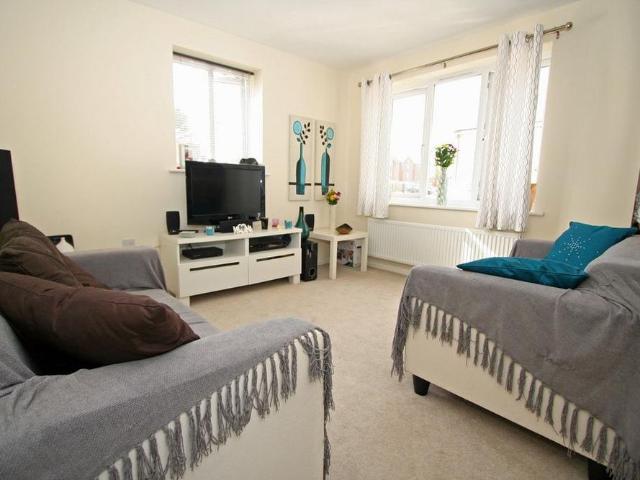 2 bedroom ground floor flat to rent