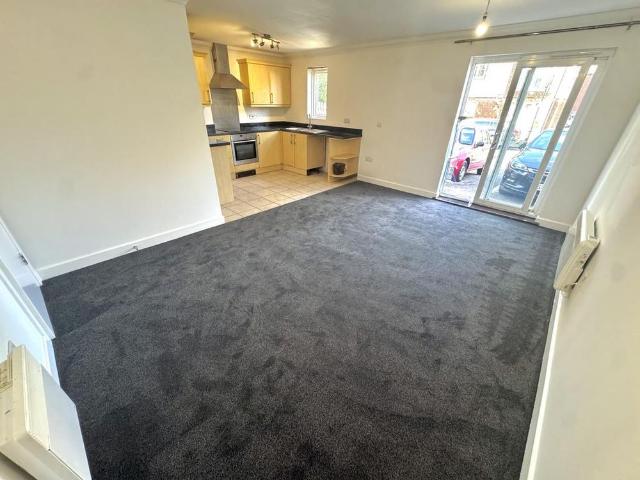 2 bedroom ground floor flat to rent