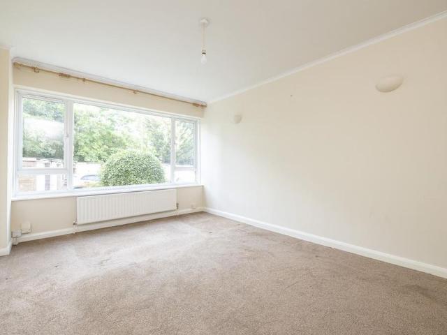2 bedroom ground floor flat to rent