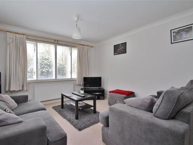 2 bedroom ground floor flat to rent