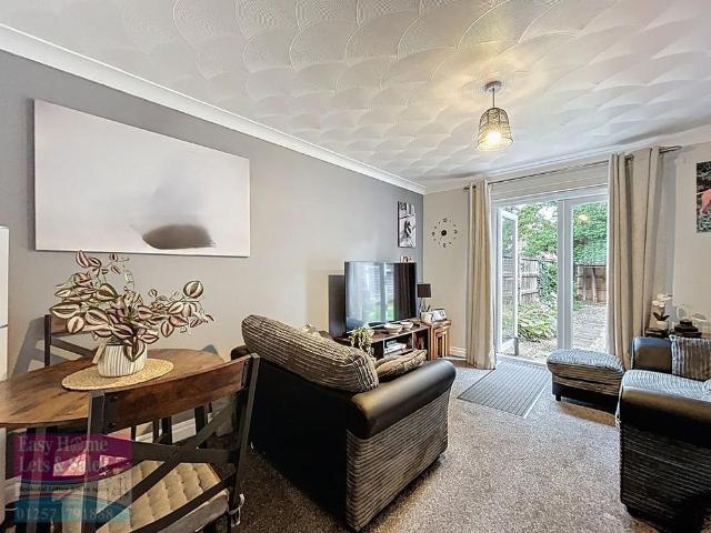 2 bedroom ground floor flat to rent