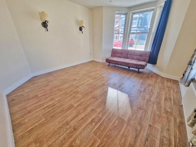 2 bedroom ground floor flat to rent