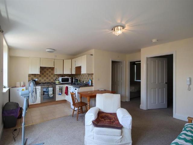 2 bedroom ground floor flat to rent