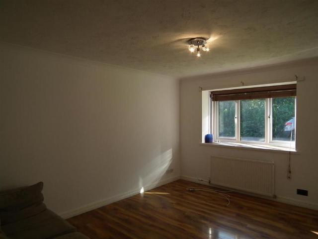 2 bedroom ground floor flat to rent