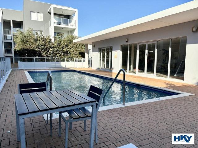 2 BEDROOM GROUND FLOOR UNIT WITH 2 CAR BAYS !