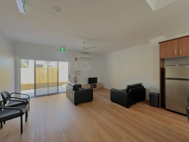 2 Bedroom Ground Floor Unit with Secure Parking in Ashgrove