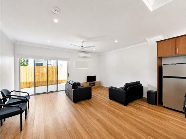 2 Bedroom Ground Floor Unit with Secure Parking in Ashgrove