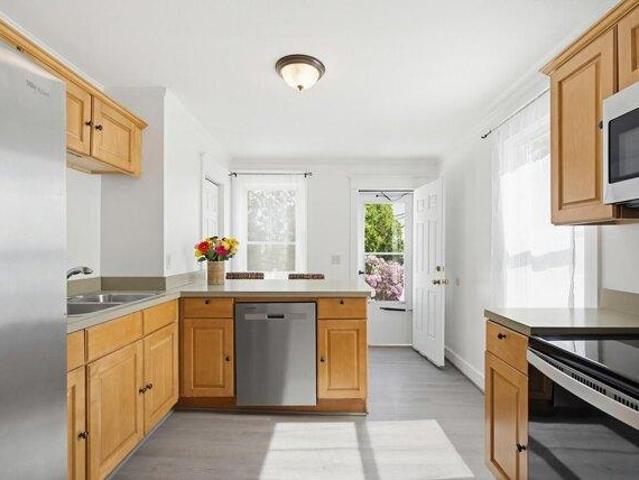 2 bedroom, Dover NH 03820 105350122