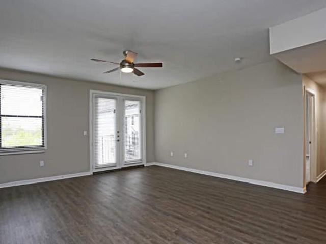 2 bedroom, Dallas TX 75204 105852813