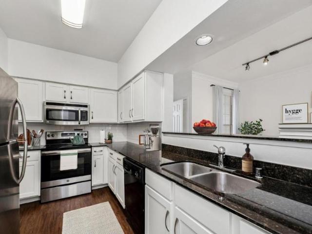 2 bedroom, Dallas TX 75206 105916848