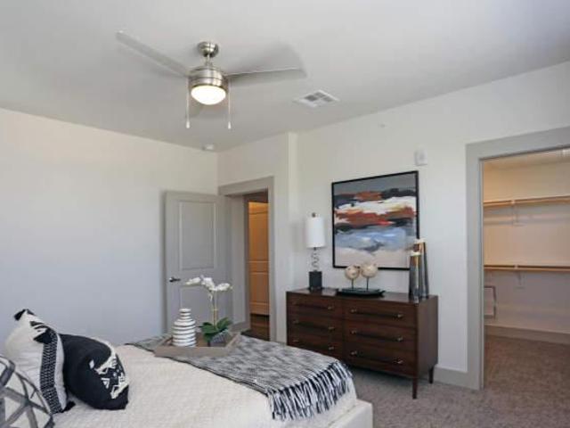 2 bedroom, Dallas TX 75208 105853933