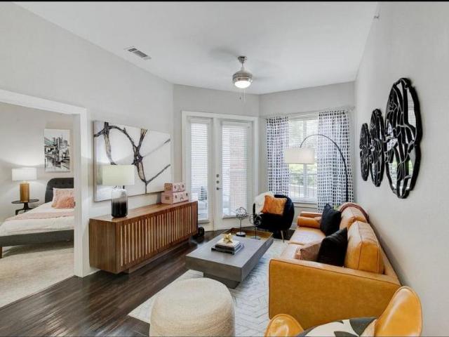 2 bedroom, Dallas TX 75219 105357959