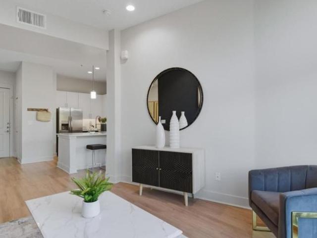 2 bedroom, Dallas TX 75226 104882511