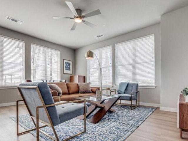 2 bedroom, Dallas TX 75226 105855842