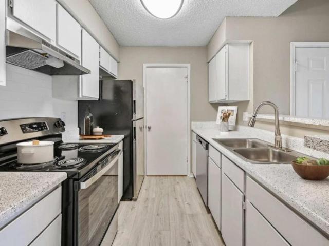 2 bedroom, Dallas TX 75237 LS103268376