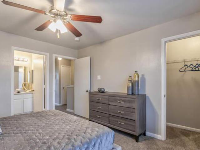 2 bedroom, Dallas TX 75237 105244801