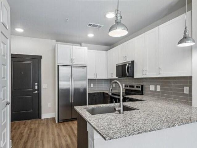 2 bedroom, Dallas TX 75237 105246770